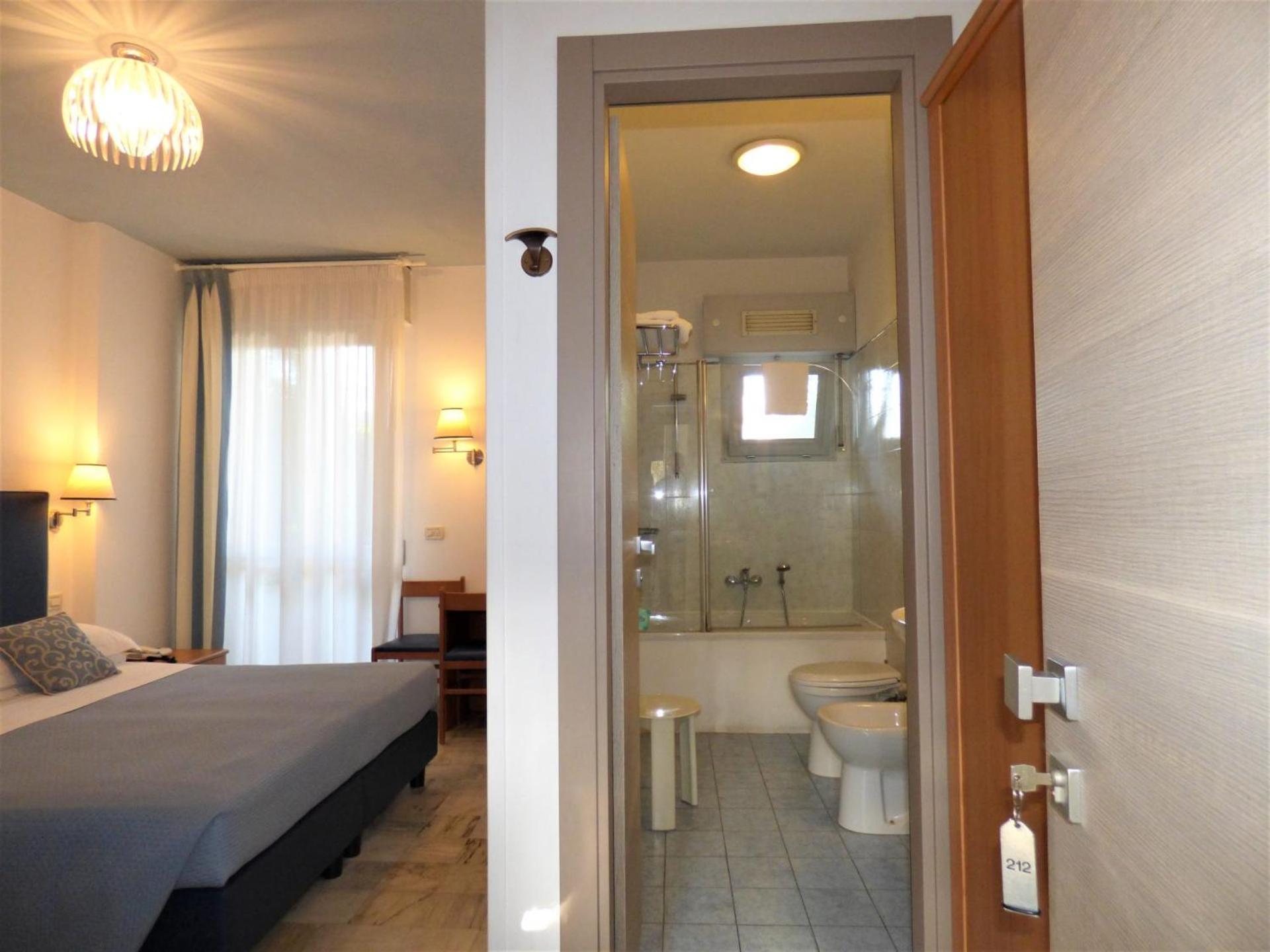 Hotel Giulio Cesare Чинкуале Екстериор снимка